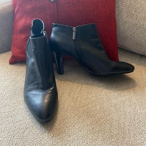 LIKE NEW Bandolino Leather Bootie